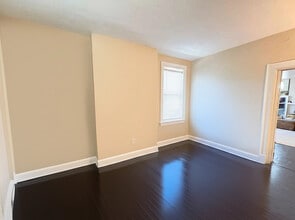 5718 Ellsworth Ave, Unit Apt 2 in Pittsburgh, PA - Building Photo - Building Photo