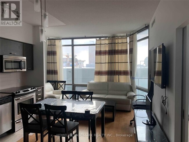 832-1832 Bay St. in Toronto, ON - Building Photo - Building Photo