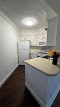 211 Lake Pointe Dr in Oakland Park, FL - Building Photo - Building Photo