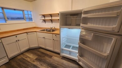 4003 Garfield St, Unit Downstairs in Anchorage, AK - Foto de edificio - Building Photo