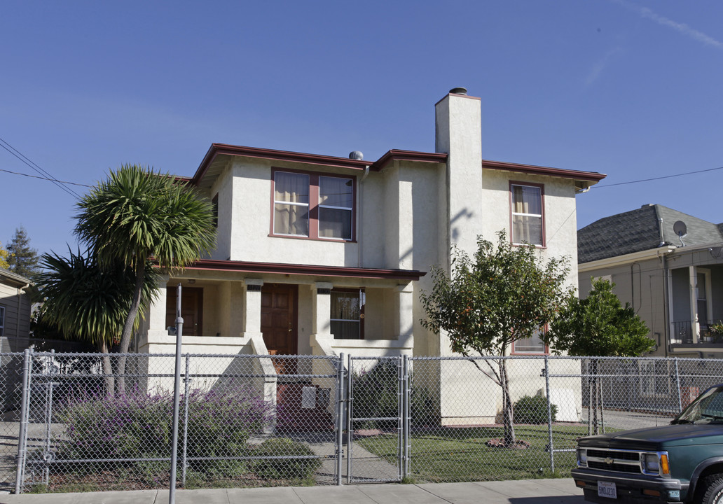 4128-4130 Carrington St in Oakland, CA - Building Photo