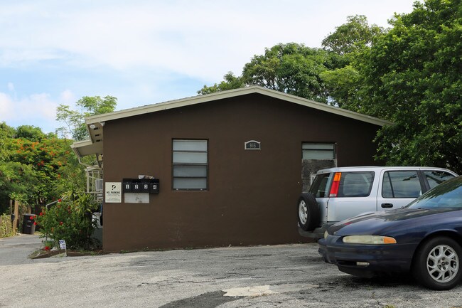 905 19th St in West Palm Beach, FL - Foto de edificio - Building Photo