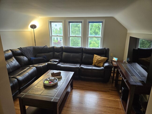 88 Nassau Ave, Unit #2 Upper