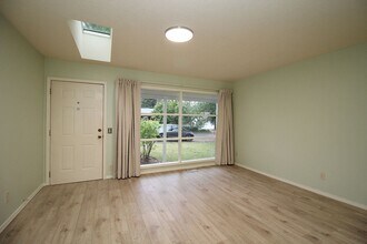 224 NE 127th Ave in Portland, OR - Building Photo - Building Photo