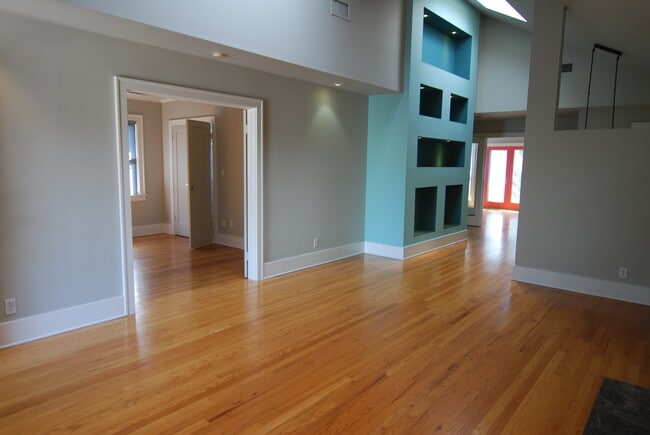 4234 E 6th St in Long Beach, CA - Foto de edificio - Building Photo