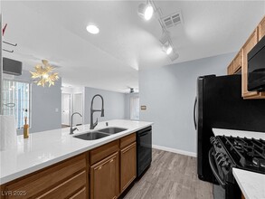 2627 S Durango Dr in Las Vegas, NV - Building Photo - Building Photo
