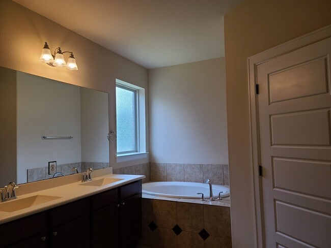 218 Simmons Dr in Cedar Park, TX - Foto de edificio - Building Photo