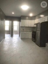 93-38 43rd Ave in Queens, NY - Foto de edificio - Building Photo