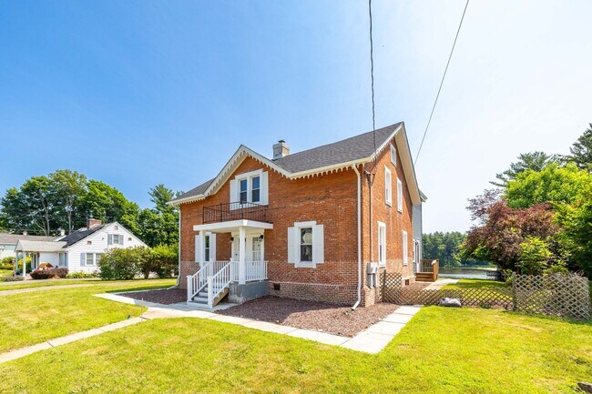 81 Main St in Broad Brook, CT - Building Photo - Building Photo