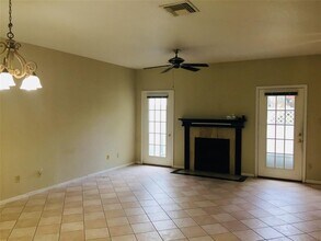 6000 Reims Rd in Houston, TX - Building Photo - Building Photo