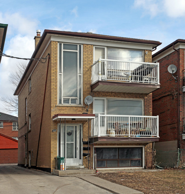132 Portland St in Toronto, ON - Building Photo - Primary Photo