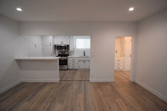 5117 Laurel Canyon Blvd, Unit K in Los Angeles, CA - Building Photo - Building Photo