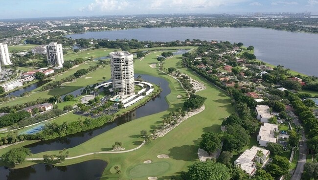 1739 Embassy Dr in West Palm Beach, FL - Building Photo - Building Photo