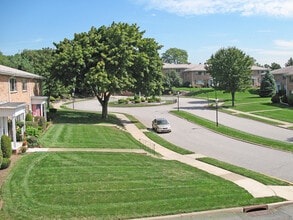 Berdan Court in Wayne, NJ - Foto de edificio - Building Photo