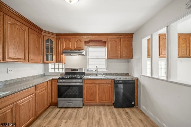 377 Hazel St in Clifton, NJ - Building Photo - Building Photo