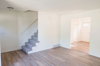 4446 Park Lawn Dr in Des Moines, IA - Building Photo - Building Photo