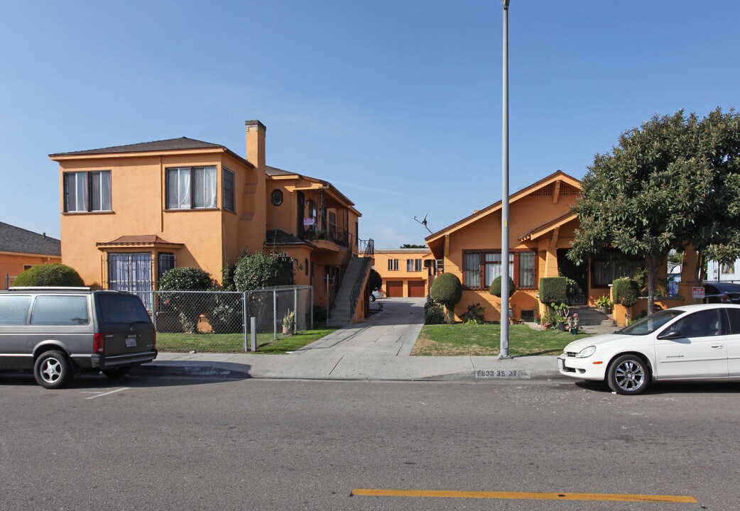 6935-6937 Mountain View Ave in Huntington Park, CA - Building Photo