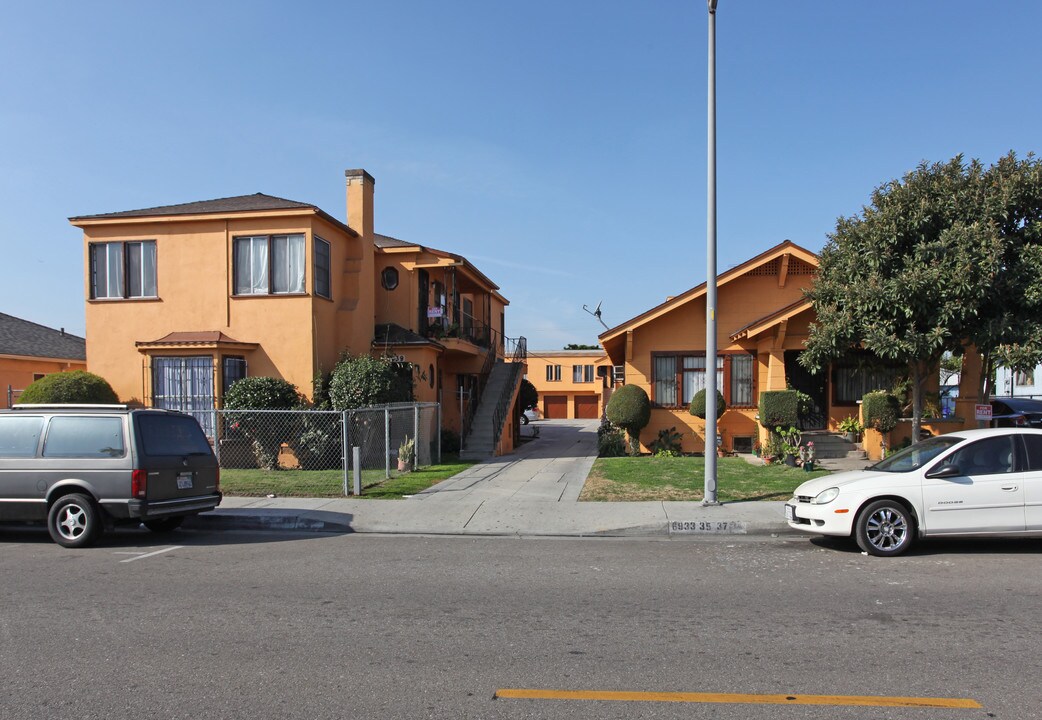 6935-6937 Mountain View Ave in Huntington Park, CA - Foto de edificio