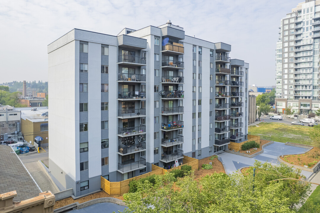 Panorama Court in Calgary, AB - Building Photo