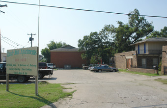 Charl Ann Apartments in Tulsa, OK - Building Photo - Building Photo