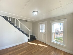 348 Portland St in Rochester, NH - Building Photo - Building Photo