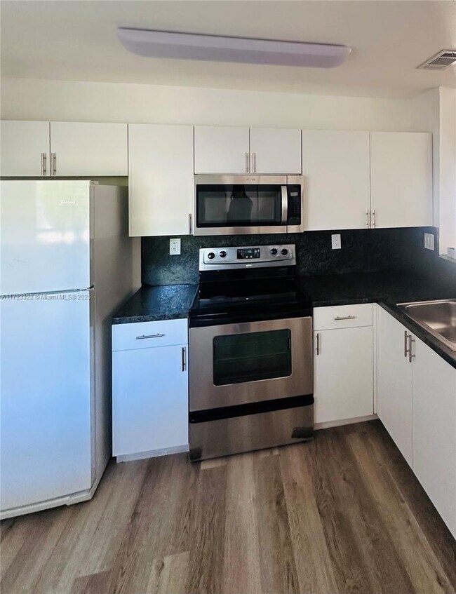 4724 NW 114th Ave-Unit -202 in Doral, FL - Building Photo - Building Photo