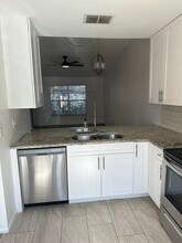 7355 Parkside Villas Dr N in St. Petersburg, FL - Building Photo - Building Photo