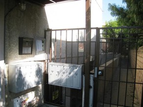 413 E Elk Ave in Glendale, CA - Building Photo - Building Photo