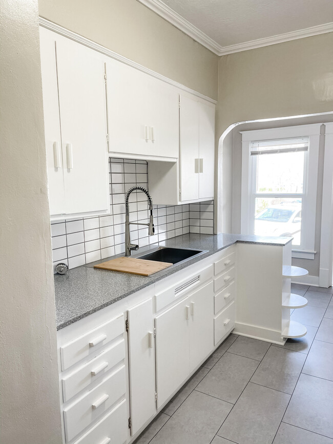6 Nineteen Apartments in Salem, OR - Foto de edificio - Building Photo