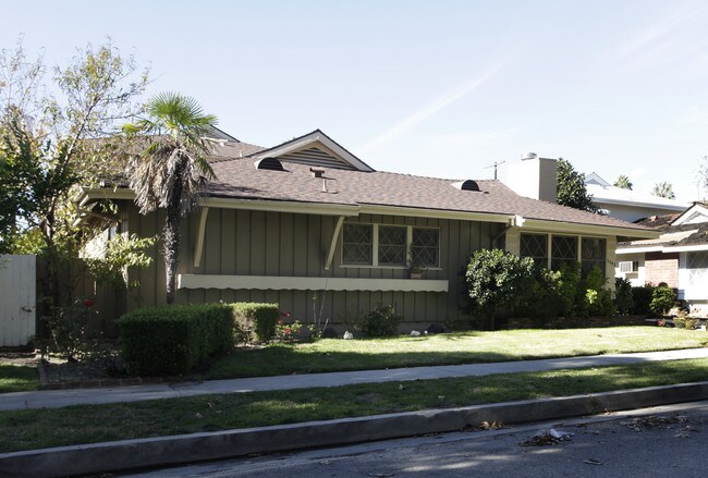 6643 Rhodes Ave in North Hollywood, CA - Building Photo - Building Photo