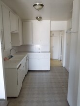 14811 Vanowen St in Los Angeles, CA - Foto de edificio - Building Photo