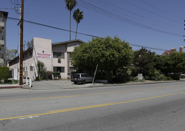 Moorpark Manor in North Hollywood, CA - Building Photo - Building Photo