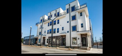 1817 N Saint Marys St, Unit #101 in San Antonio, TX - Foto de edificio - Building Photo