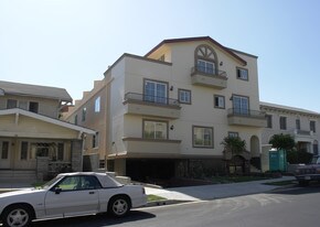 109 S St Andrews Pl in Los Angeles, CA - Building Photo