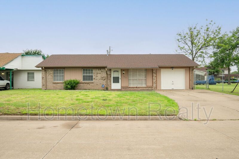 6212 NW Ash Ave in Lawton, OK - Building Photo