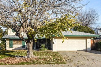 4744 Rustic Rd in Fair Oaks, CA - Building Photo - Building Photo