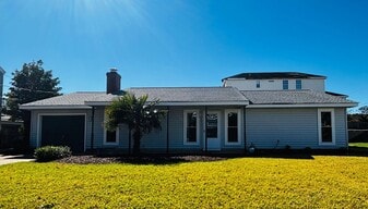 413 Hobart Ave in Virginia Beach, VA - Building Photo