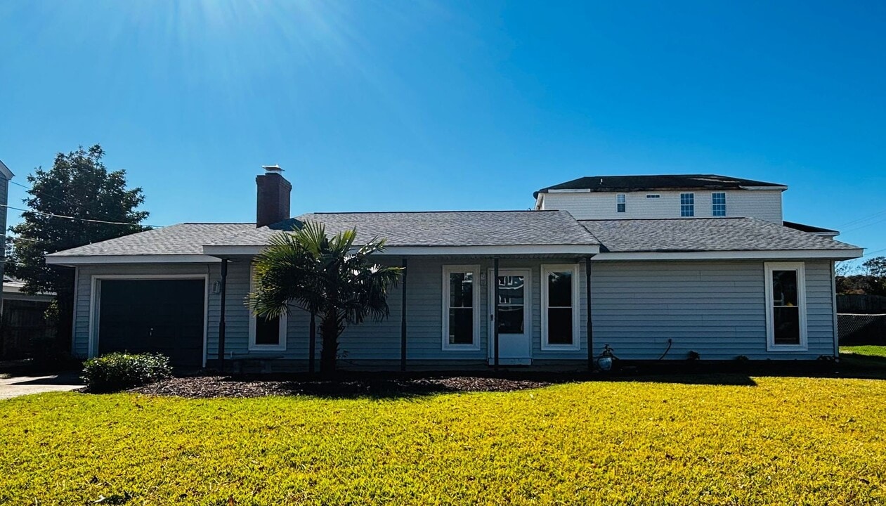 413 Hobart Ave in Virginia Beach, VA - Building Photo