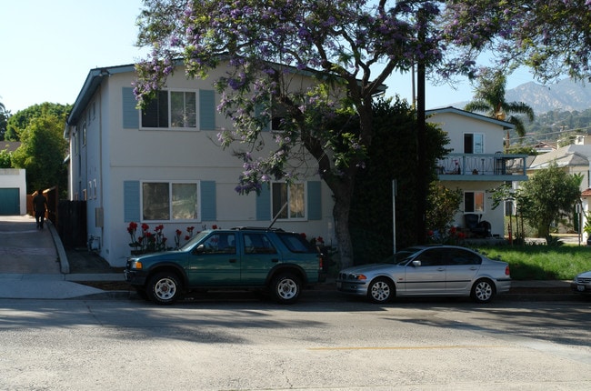 333 E Carrillo St in Santa Barbara, CA - Foto de edificio - Building Photo