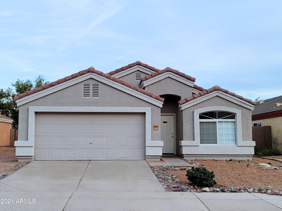 829 S Esmeralda in Mesa, AZ - Building Photo