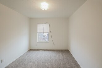 Lakeview Place in Cleveland, OH - Building Photo - Interior Photo