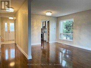 437 Silverstone Dr in Toronto, ON - Building Photo - Building Photo