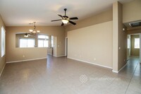 13742 W Peck Dr in Litchfield Park, AZ - Foto de edificio - Building Photo