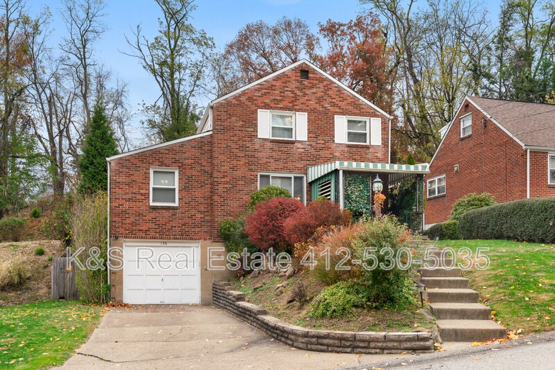 136 Lynnwood Dr in Pittsburgh, PA - Foto de edificio