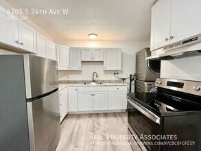 4205.5 34th Ave W in Seattle, WA - Building Photo - Building Photo