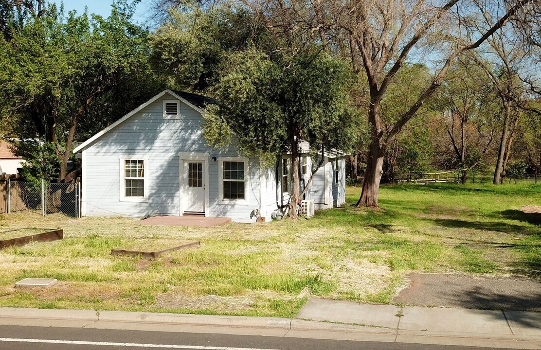 2044 Humboldt Rd in Chico, CA - Building Photo