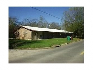 700-702 S Donoho St in Clarksville, TX - Foto de edificio