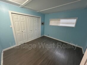 2417 Apollo Rd in West Kelowna, BC - Foto de edificio - Building Photo