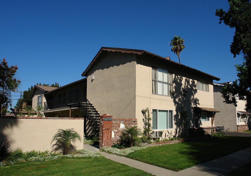 2131 S Mallul Dr in Garden Grove, CA - Building Photo