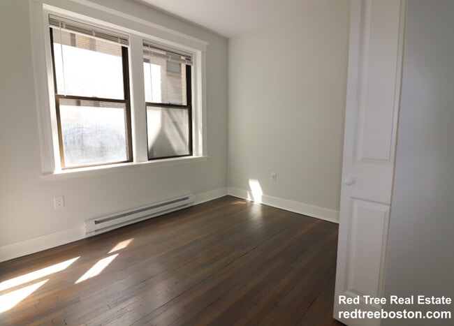 81 Park Dr in Boston, MA - Building Photo - Building Photo